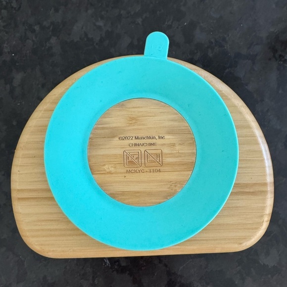 Munchkin Bamboo Divided Suction Plate - Picture 3 of 10